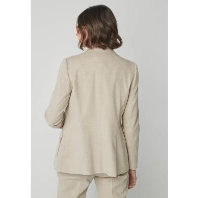 america beige mujer