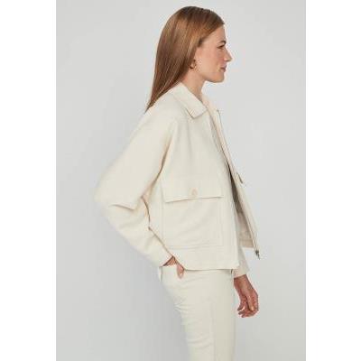 cazadora beige mujer