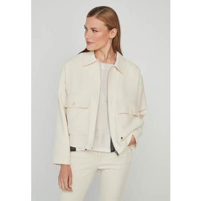 cazadora beige mujer