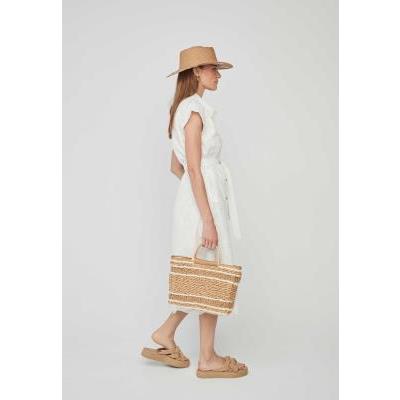 vestido camiseto midi blanco calado
