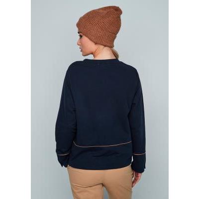 sudadera detalle contrastes