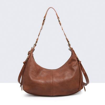 bolso hombro asa tachas ecopiel