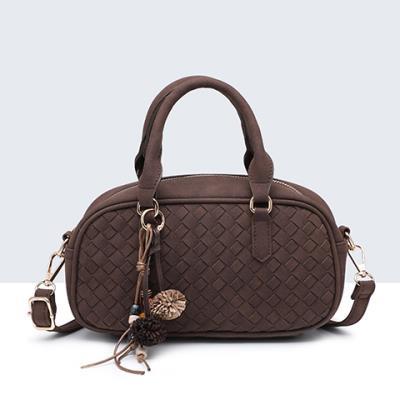 mini bolso trenzado marron chocolate